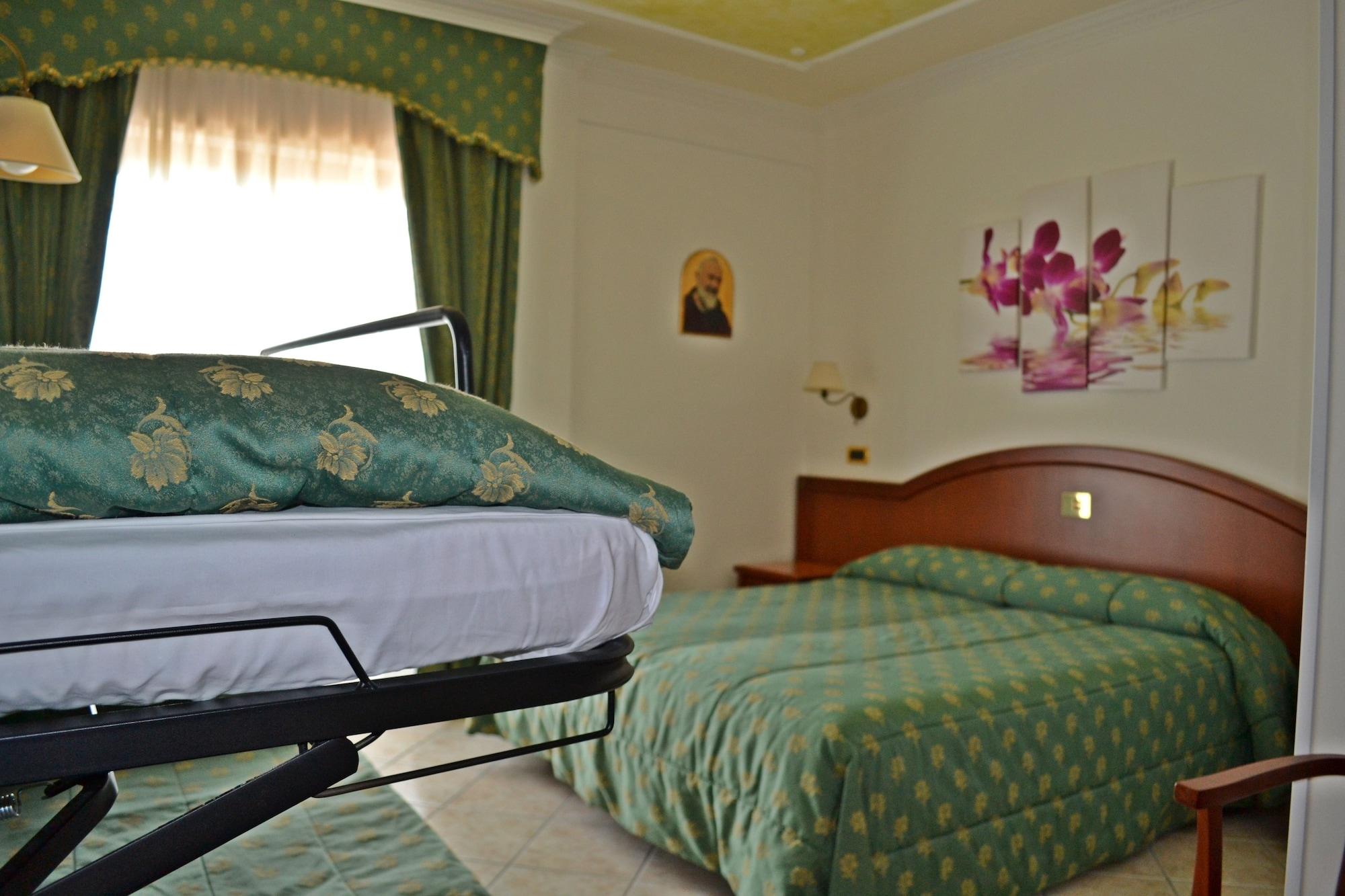 Hotel Valle Rossa ซานโจวานนี โรตอนโด ภายนอก รูปภาพ