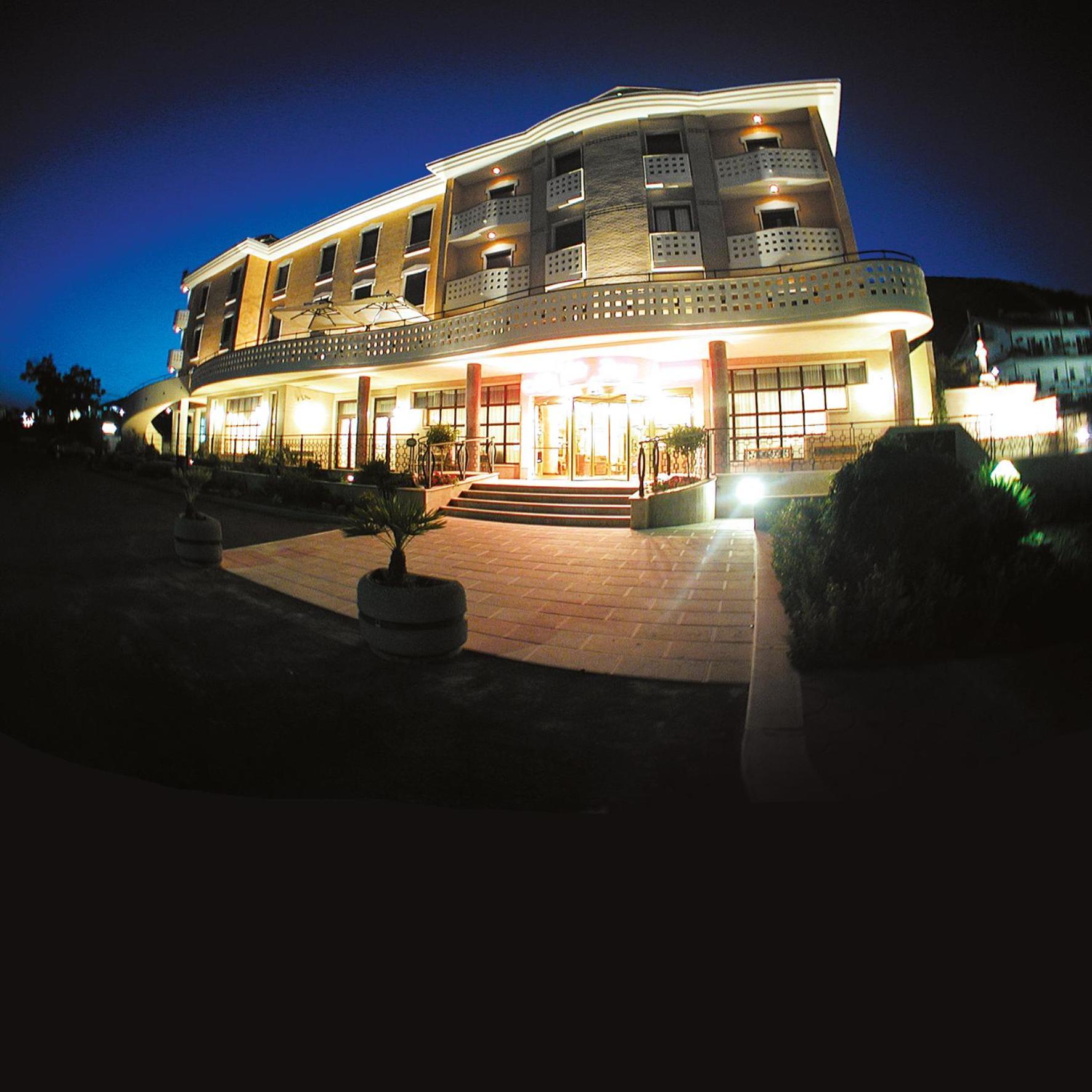 Hotel Valle Rossa ซานโจวานนี โรตอนโด ภายนอก รูปภาพ