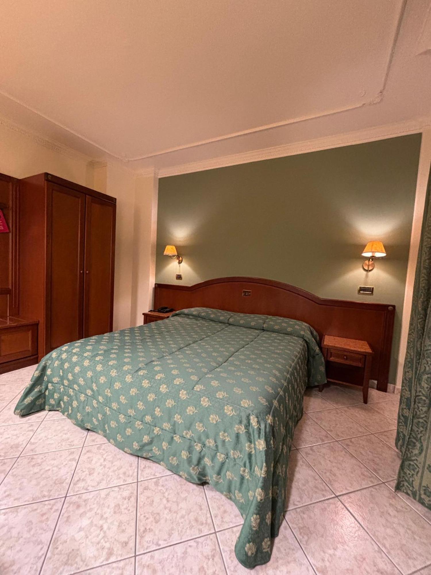 Hotel Valle Rossa ซานโจวานนี โรตอนโด ภายนอก รูปภาพ