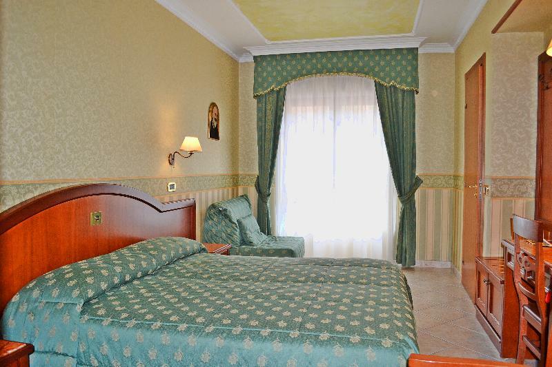Hotel Valle Rossa ซานโจวานนี โรตอนโด ภายนอก รูปภาพ