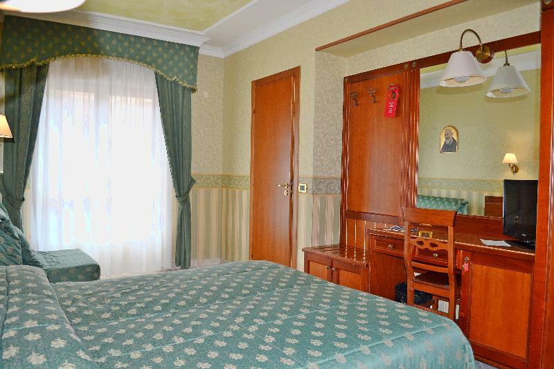 Hotel Valle Rossa ซานโจวานนี โรตอนโด ภายนอก รูปภาพ